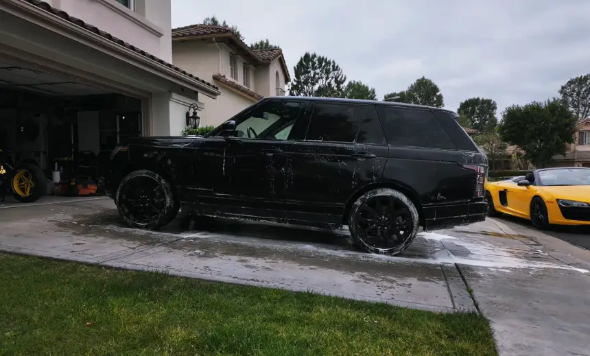 Восстановление разбитого Range Rover – спасет ли маленький пробег ситуацию? Восстановление разбитого Range Rover – спасет ли маленький пробег ситуацию?