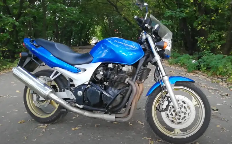 Kawasaki ZR-7 – агрессивный неоклассик с характером круизера