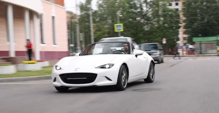 Новая Mazda MX-5 Miata весит меньше 1000 кг, и это еще не все Новая Mazda MX-5 Miata весит меньше 1000 кг, и это еще не все